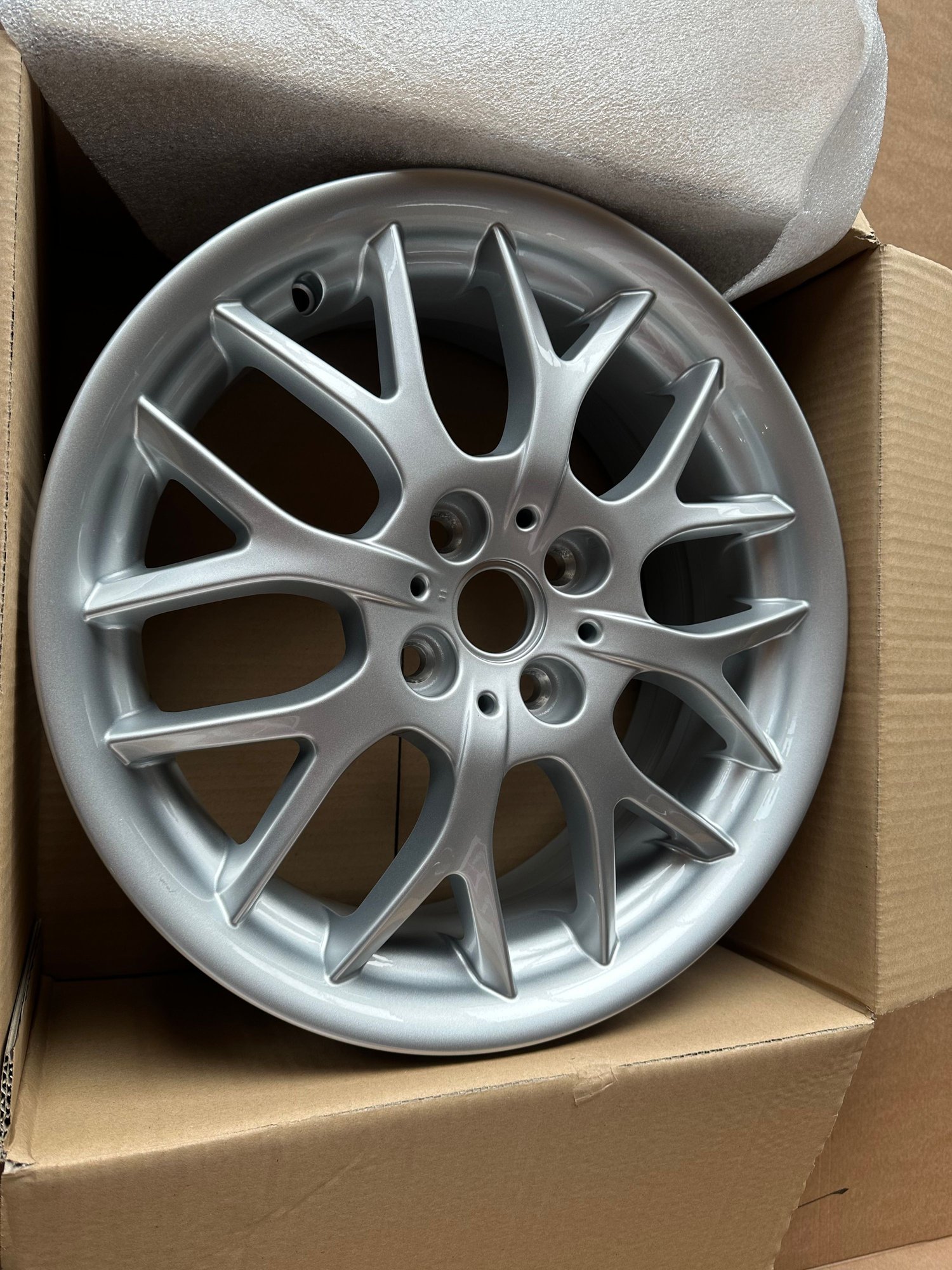 Wheels and Tires/Axles - Genuine MINI R90 16 inch wheels Set******Reserved***** - New - 2002 to 2013 Mini R53: "Mk I" Mini Cooper S - Montreal, QC H3H2J2, Canada