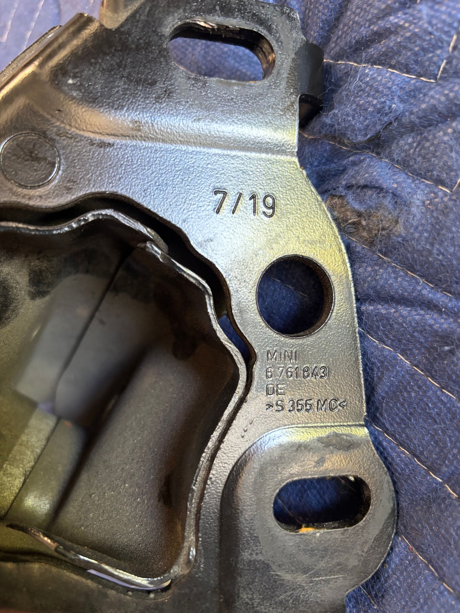 Steering/Suspension - GENUINE MINI Bracket 3330679089 for Left rear Trailing Arm - Used - 2006 to 2015 Mini Cooper - Cedar Park, TX 78641, United States