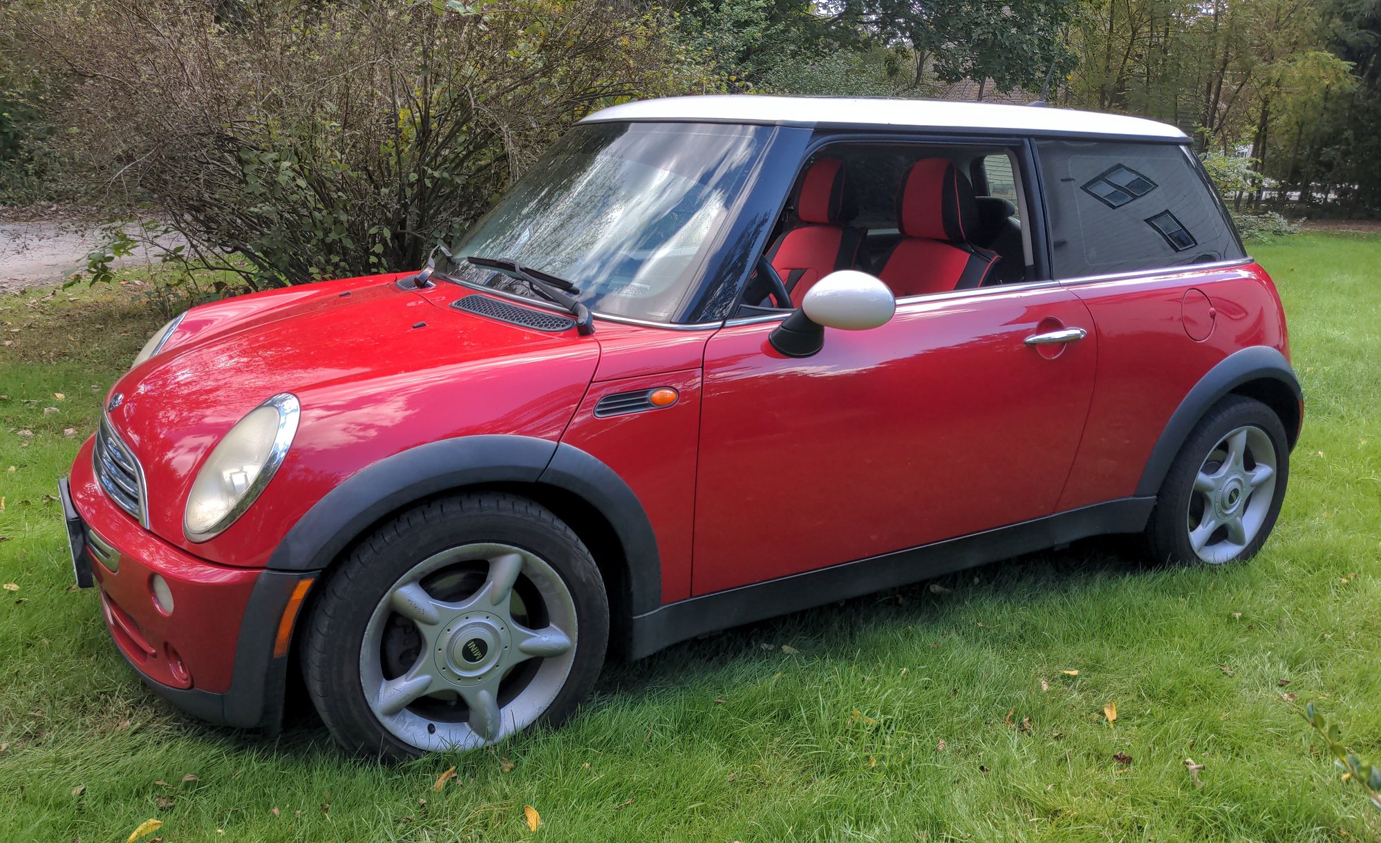 2005 Mini R50: "Mk I" Mini One & Cooper - 05 MINI for repair or parts - Used - VIN WMWRC33565TJ72026 - 197,650 Miles - 4 cyl - 2WD - Automatic - Hatchback - Red - Willimantic, CT 06226, United States