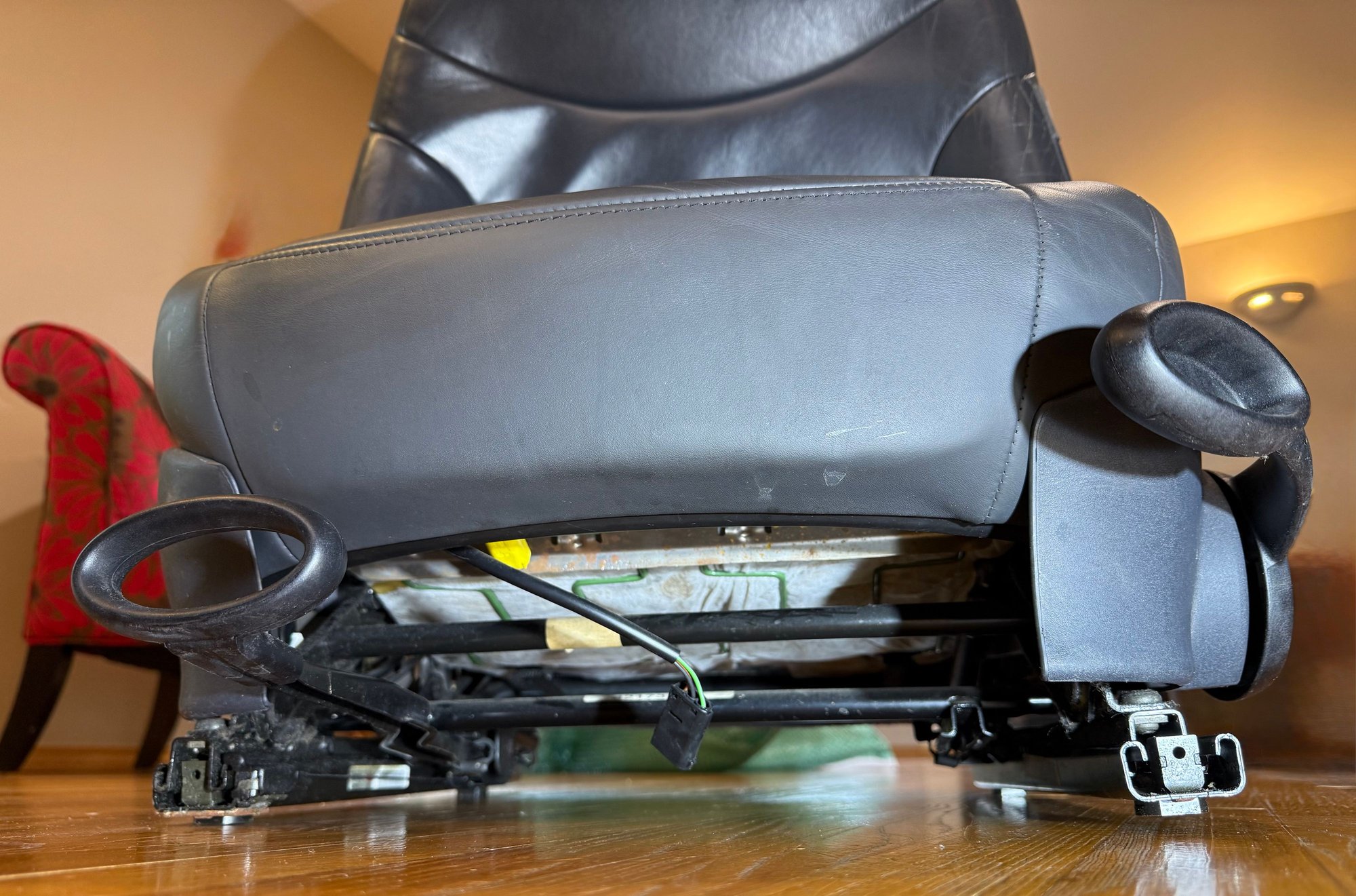 Interior/Upholstery - R53 front leather sport seats (driver+passenger) in good condition - Used - Redmond, WA 98052, United States