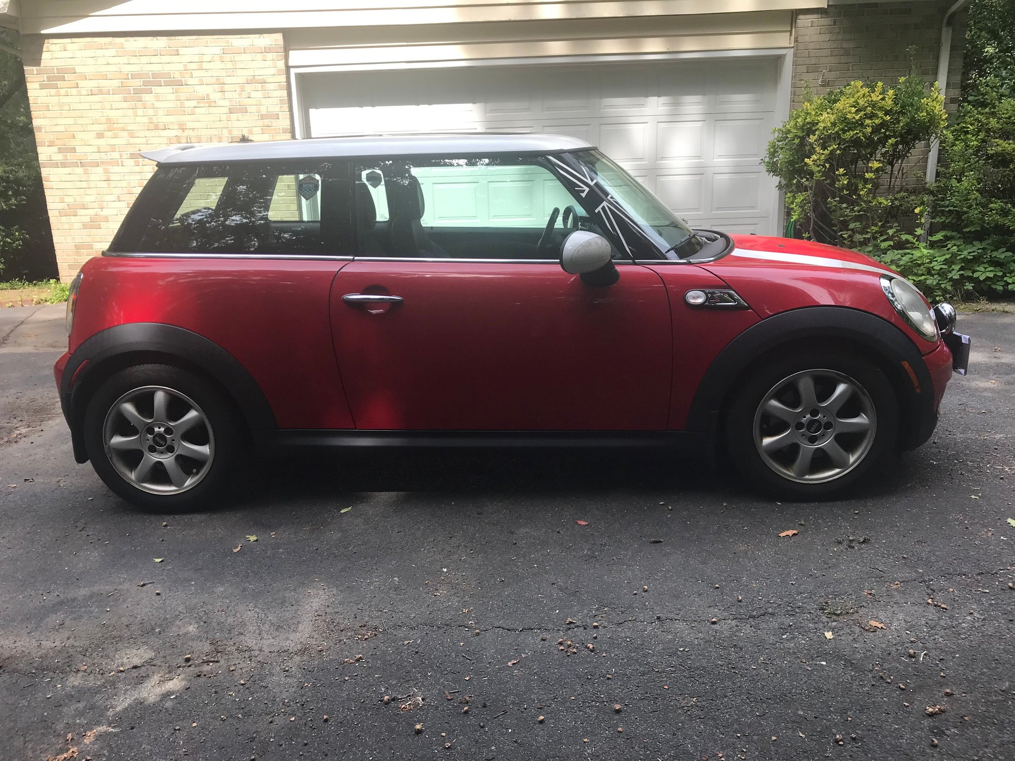 2009 Mini R56: "Mk II" Mini Hatch/Hardtop range - 2009 MINI Cooper S: Looks good, drives well, needs some TLC. - Used - VIN WMWMF73509TT95564 - 150,000 Miles - 4 cyl - 2WD - Manual - Hatchback - Red - Fallston, MD 21047, United States