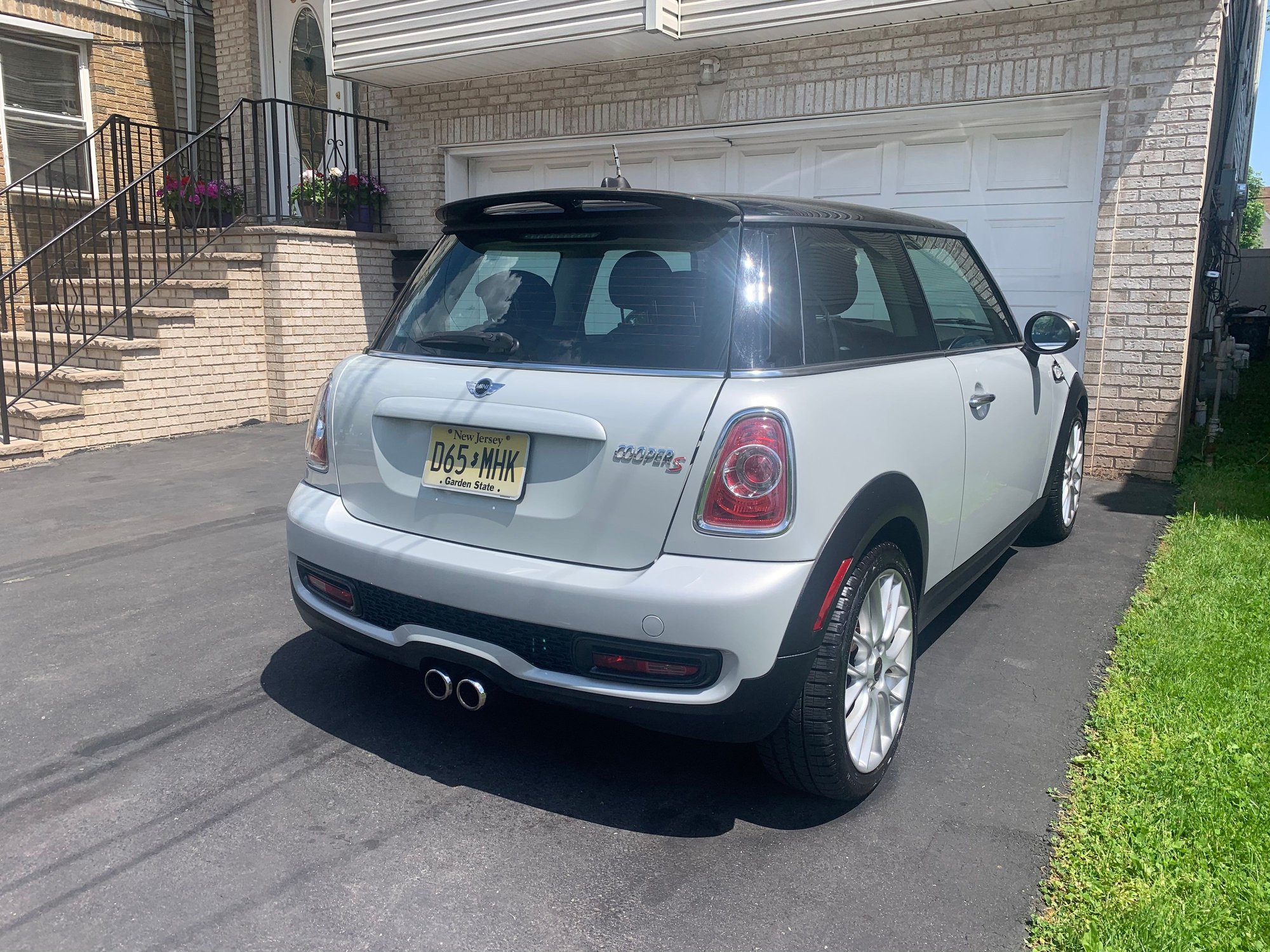 2013 Mini Cooper - Mini Cooper s 2013 45k miles - Used - VIN WMWSV3C52DT477484 - 52,000 Miles - 4 cyl - 2WD - Manual - Coupe - Gray - Elizabeth, NJ 07201, United States