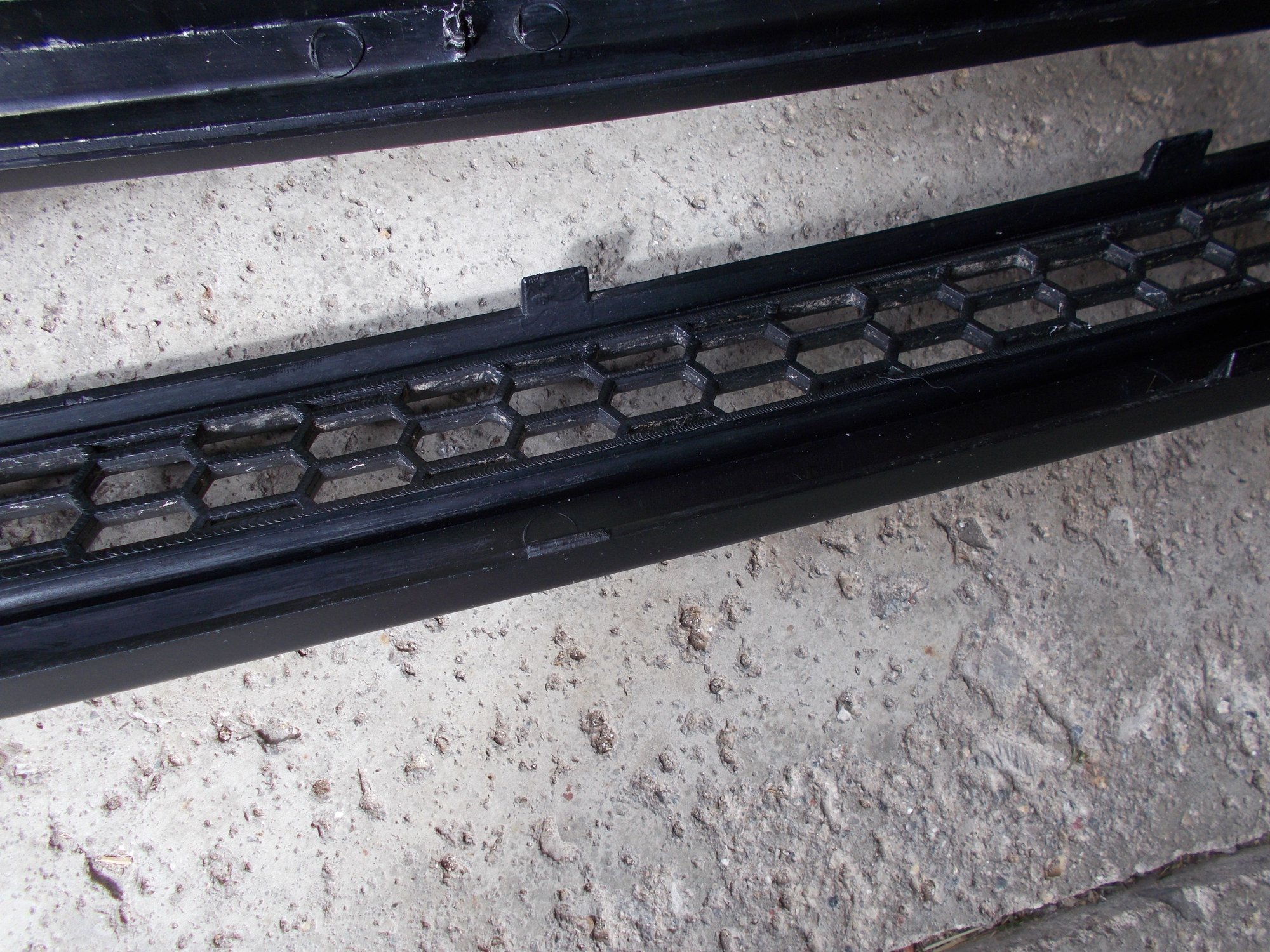 Exterior Body Parts - Used Genuine MINI Upper and Lower Aero Mesh Grilles. Gen 1. - Used - 2002 to 2006 Mini R50: "Mk I" Mini One & Cooper - Bryan, OH 43506, United States