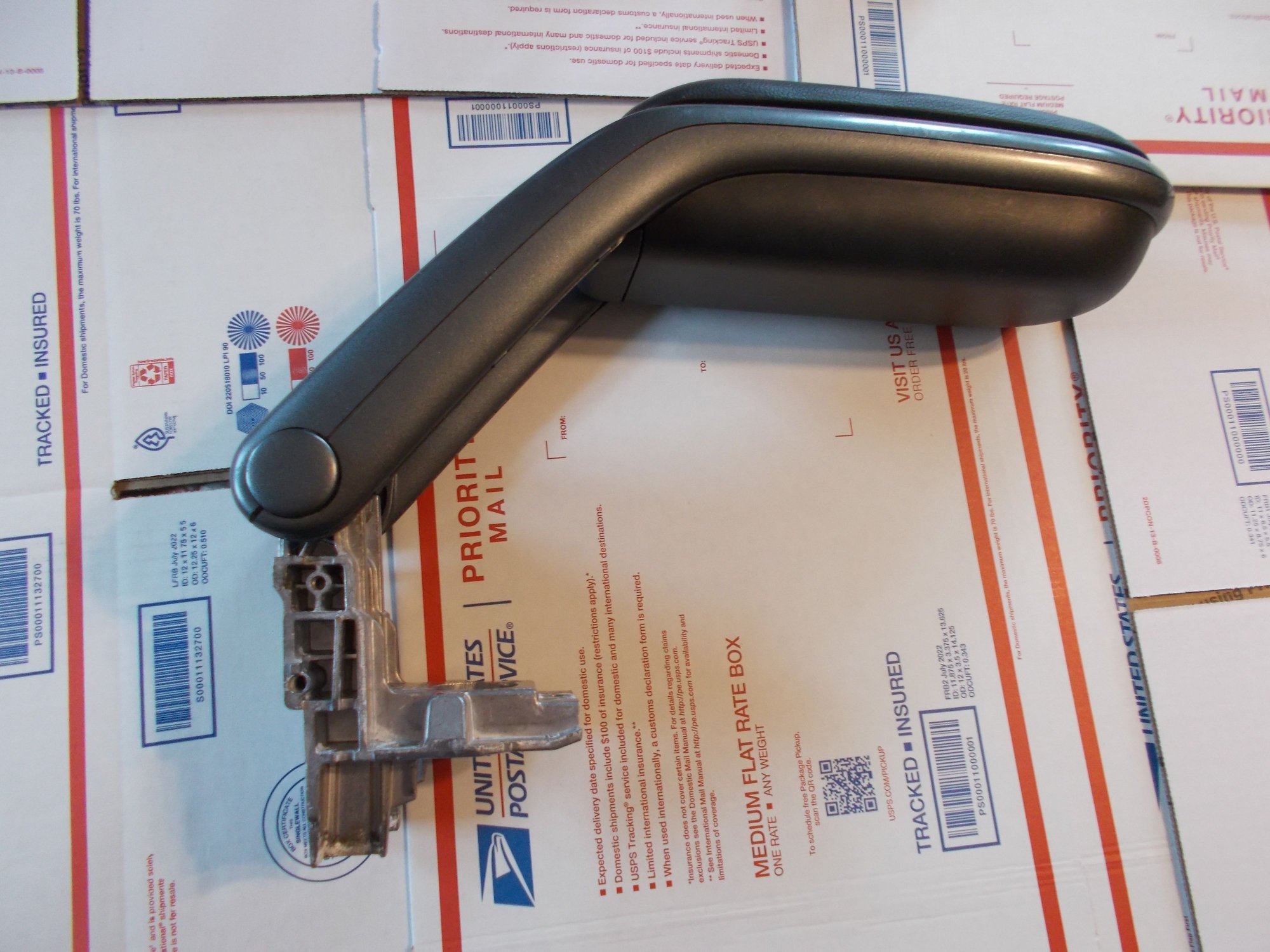 Interior/Upholstery - R50, R52, R53 Center Console and Arm Rest - Used - 2002 to 2006 Mini R50: "Mk I" Mini One & Cooper - 2005 to 2008 Mini R52: "Mk I" Mini Convertible - 2002 to 2006 Mini R53: "Mk I" Mini Cooper S - Bryan, OH 43506, United States