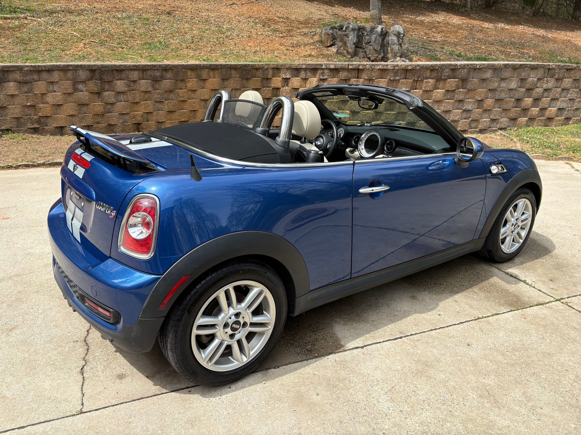 2013 Mini R59: Roadster - 2013 Mini Cooper S R59 Roadster - Used - VIN WMWSY3C52DT565992 - 107,000 Miles - 4 cyl - 2WD - Manual - Coupe - Blue - Chattanooga, TN 37374, United States