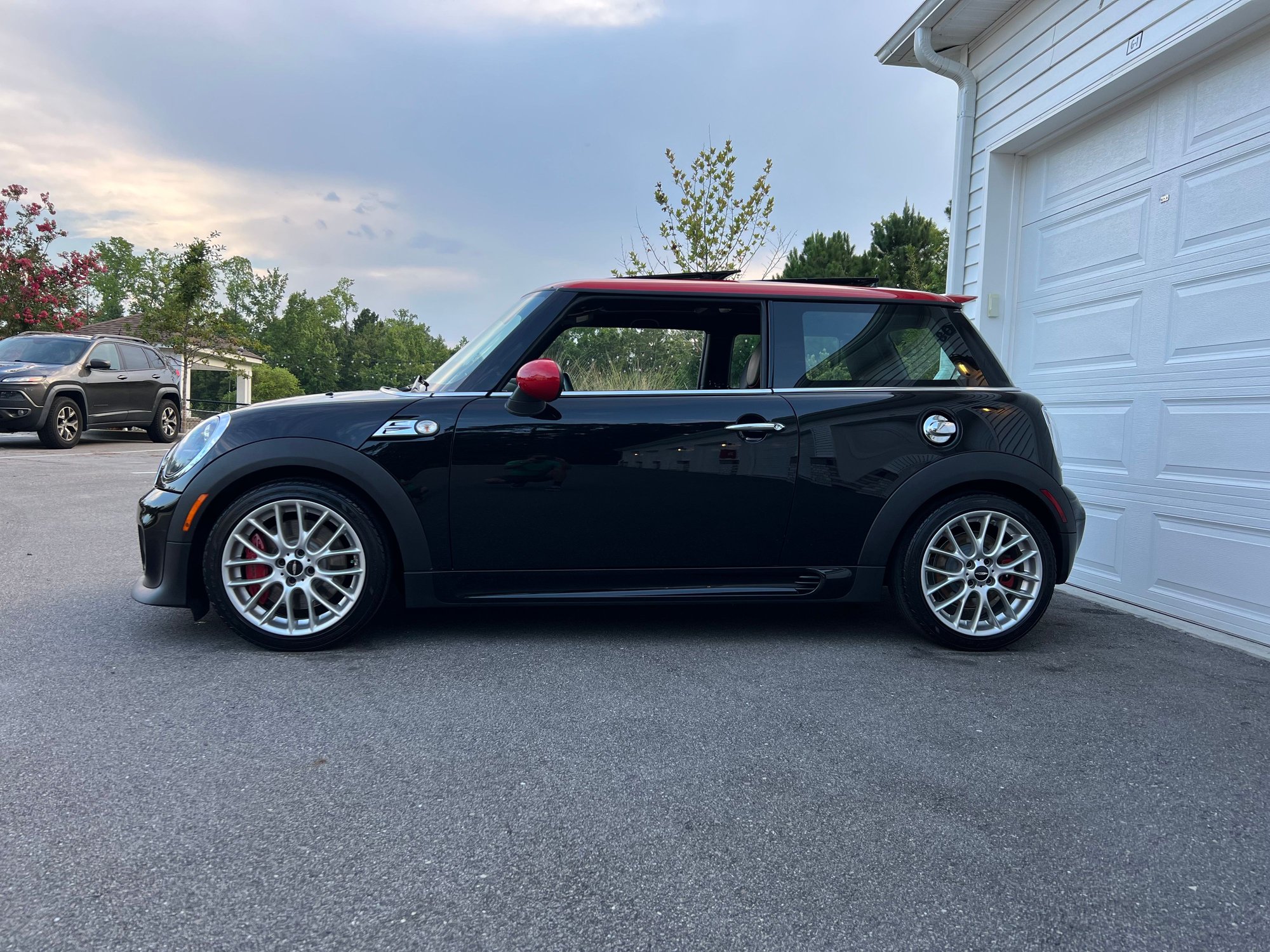 2013 Mini R56: "Mk II" Mini Hatch/Hardtop range - 2013 JCW Low Miles - Used - VIN WMWSU9C50DT384873 - 31,613 Miles - 4 cyl - 2WD - Manual - Hatchback - Black - Wilmington, NC 28411, United States