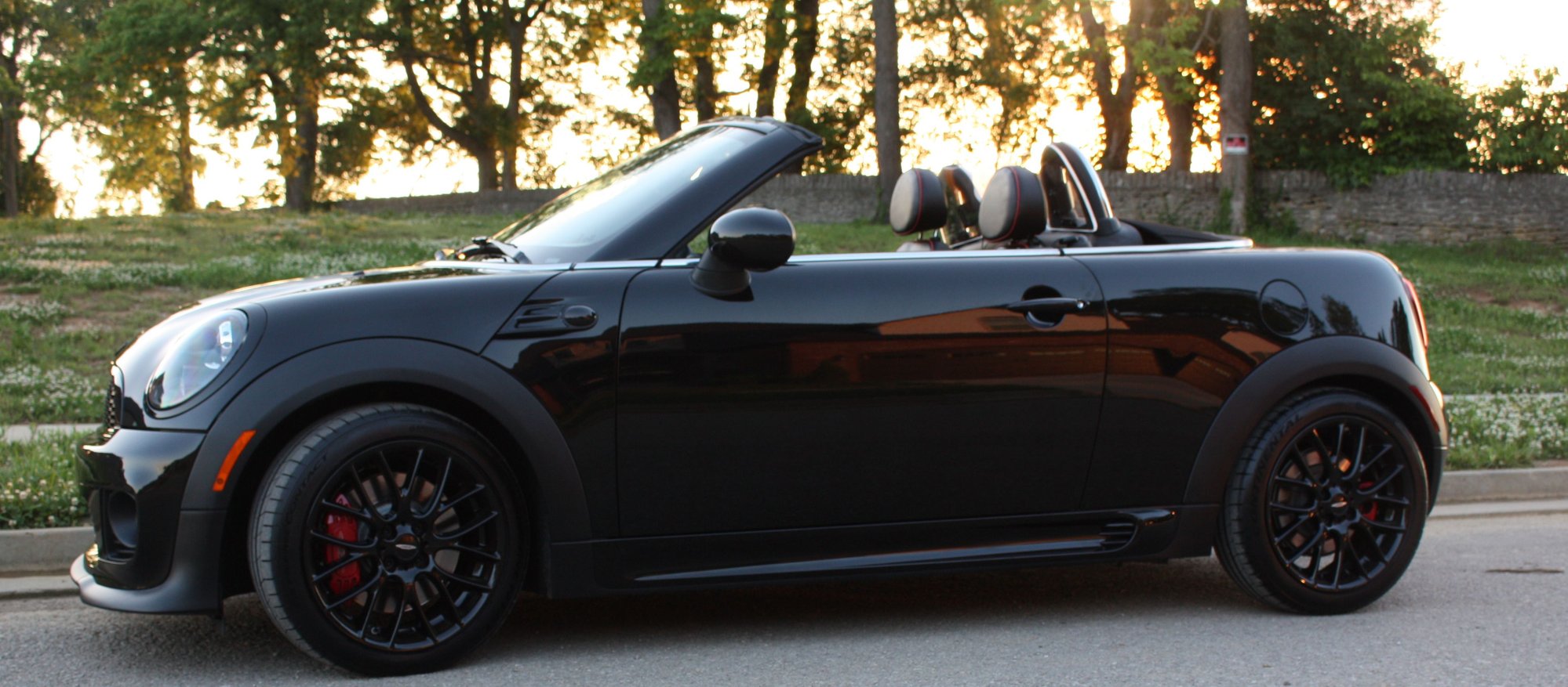 2015 Mini R59: Roadster - JCW Roadster, 2015, Low Milage, Excellent Condition, Fully Optioned, Rare Find - Used - VIN wmwsyc53ft432745 - 16,000 Miles - 4 cyl - 2WD - Manual - Convertible - Black - Lexington, KY 40509, United States