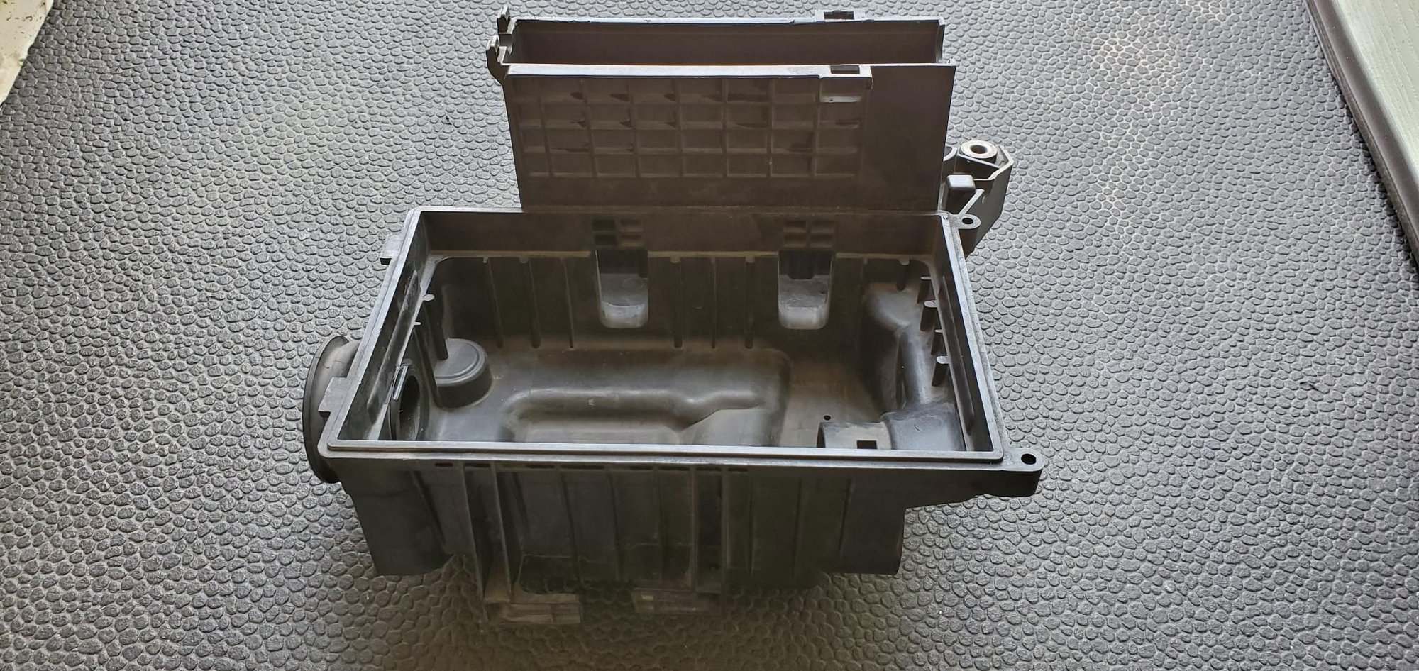 Engine - Intake/Fuel - R53/R52 OEM airbox lower section for W11 - Used - 2002 to 2006 Mini R53: "Mk I" Mini Cooper S - 2005 to 2008 Mini R52: "Mk I" Mini Convertible - Payson, AZ 85541, United States