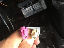 Display cable and USB cable to the glovebox