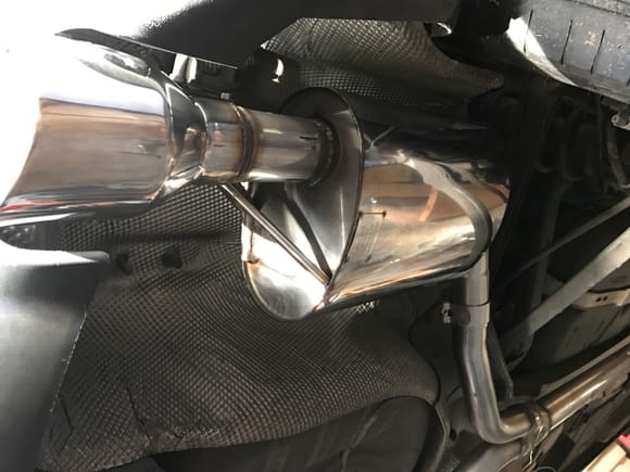 Right muffler w/ tip at Y-pipe (loose fitment)