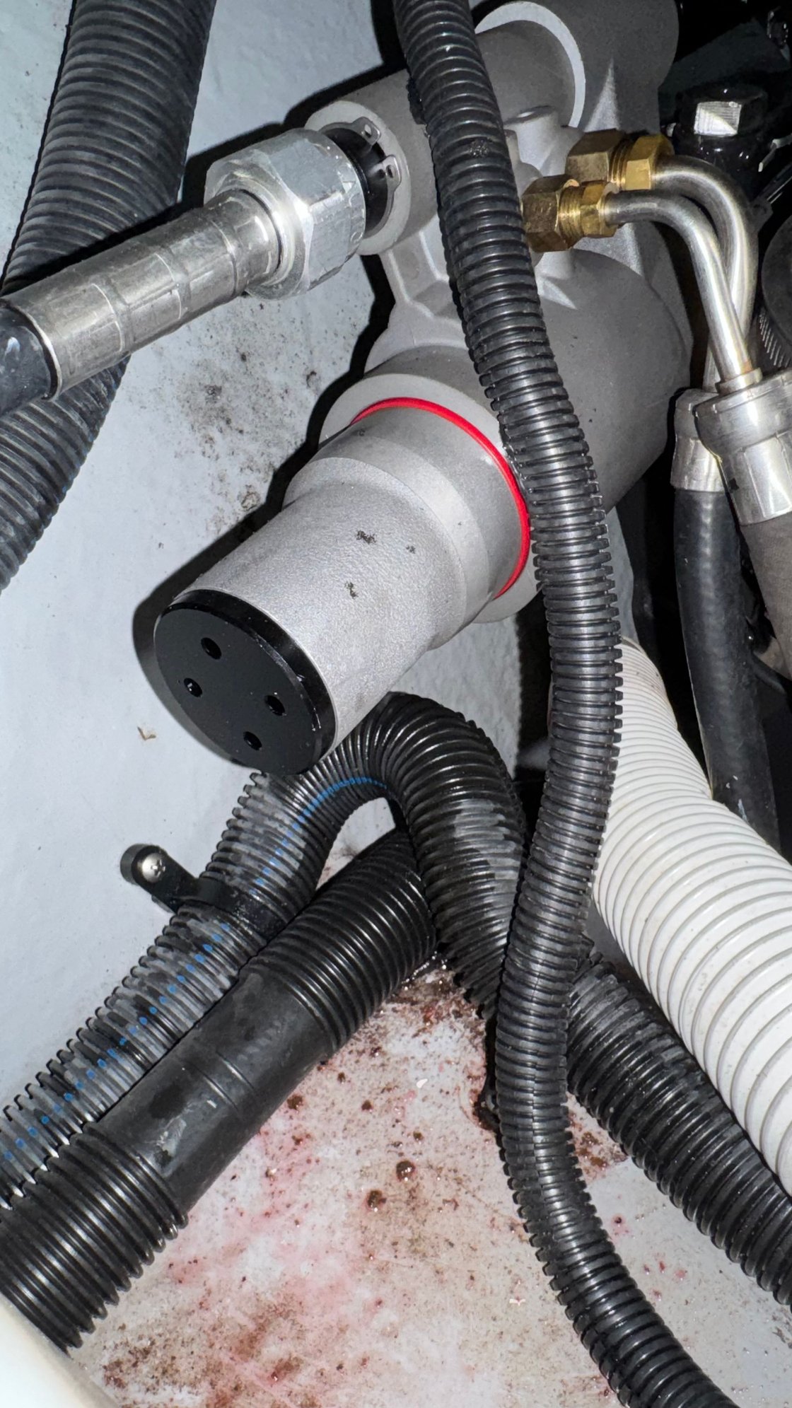 Wet area below actuator