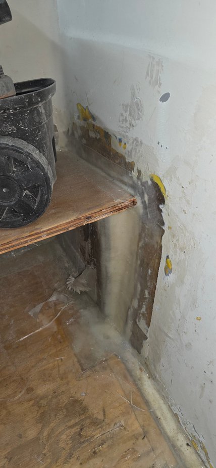 I used Dad’s existing Coosa as the support, back filled with 8lb foam then structural glass/epoxy, I decided to go with the open storage under the seat on the sides with the center closed off, center is the access to the fuel pickup/ sending unit.