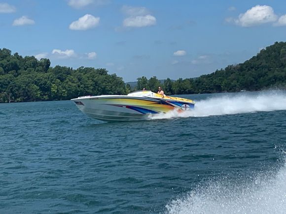 Q laying it down with us on Beaver Lake this weekend. 