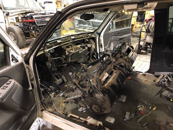 Pulled dash from the LT truck. Going to swap hvac stuff, the dash, and either (maybe) door panels/regulators/mirrors or headliner tomorrow. Pretty much ready to tackle any GMT800 heater core at this point.