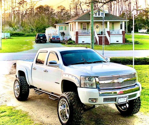 Swapped wheels 22x14 fuel forged and 37s 4” spacers front and rear 