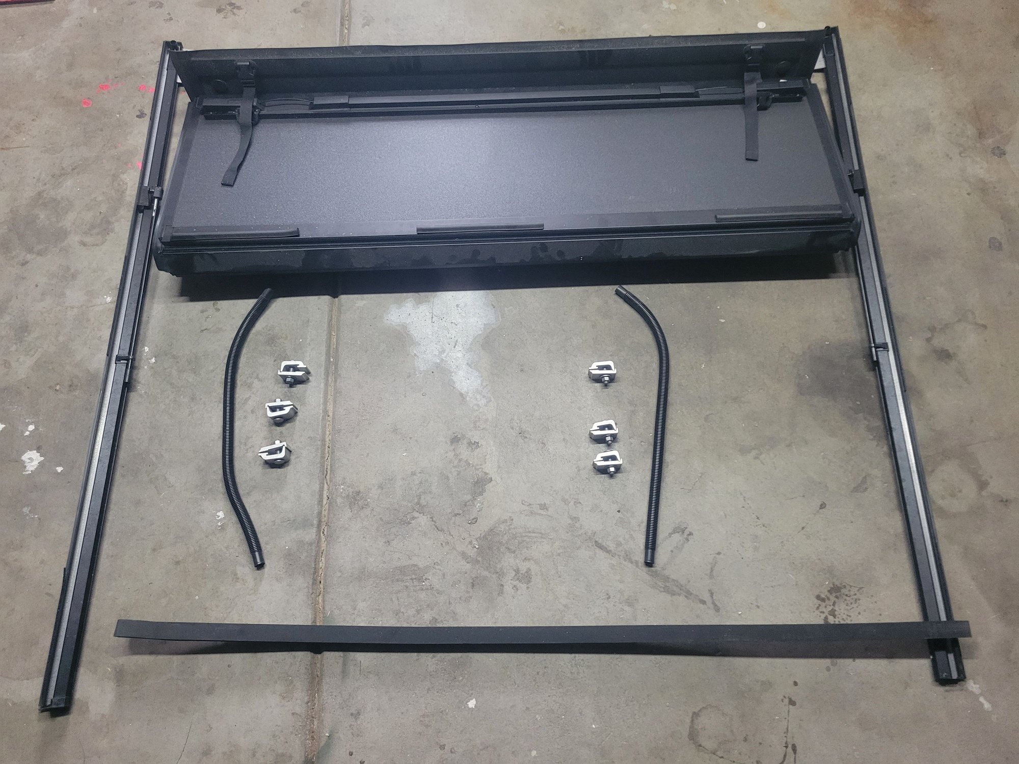 Miscellaneous - 2019-2023 Ford Ranger 5ft truck bed Trifold Tonneau Hard Cover - Used - 2019 to 2022 Ford Ranger - Fort Collins, CO 80525, United States