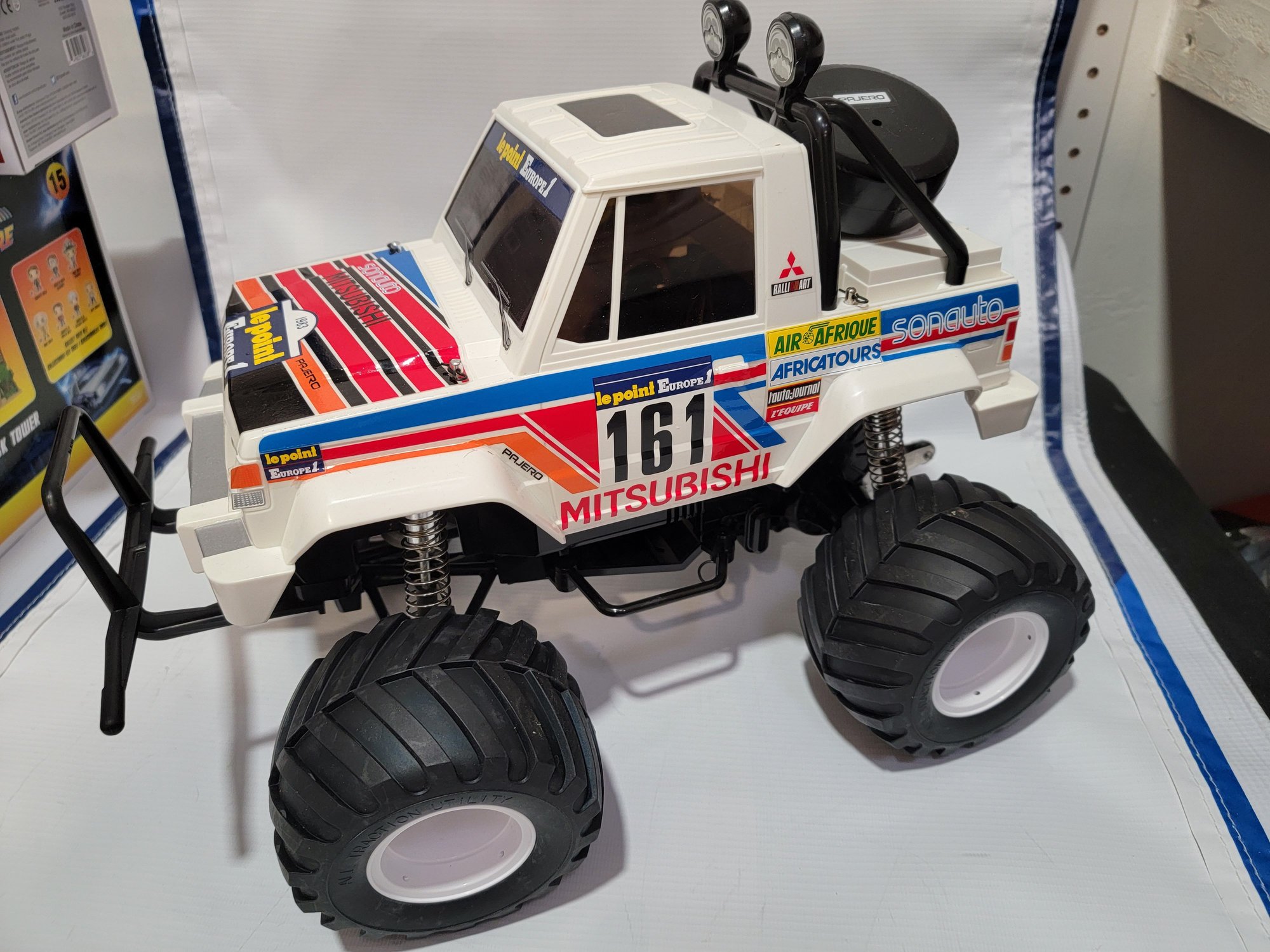 ホビーラジコン MITSUBISHI MONTERO WHEELIE 58499 Tamiya Mitsubishi Montero 2WD Wheelie Stunt Vehicle - Model 58499