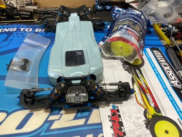 Team Associated B74.2d Team Kit - The Best Place For RC Cars In The UK & Europe - Foto 3