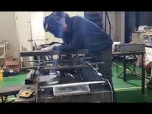 Flange welding for fixing the top plate in the middle of the body