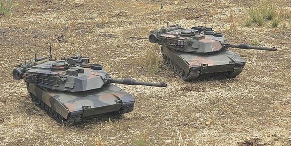 Tamyia Abrams on right, Heng Long Abrams on left.