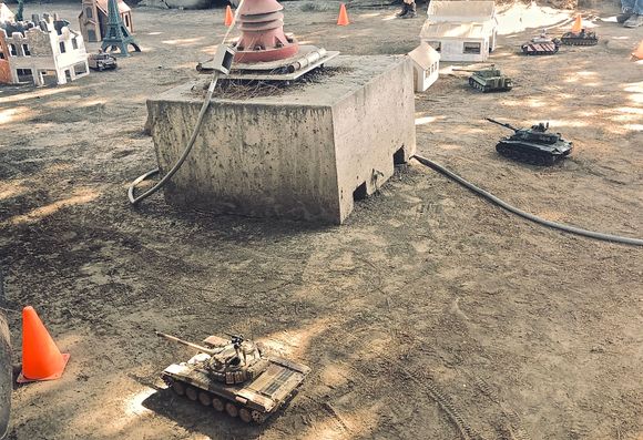 Heng Long 6.0 IR system during live IR battle testing. T72 closest to bottom of photo.