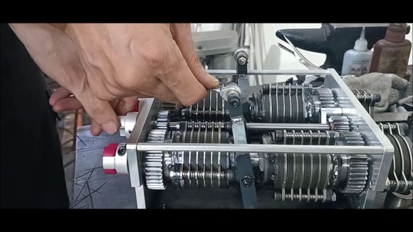 Hand-operated test drive by installing left and right control levers in the gearbox