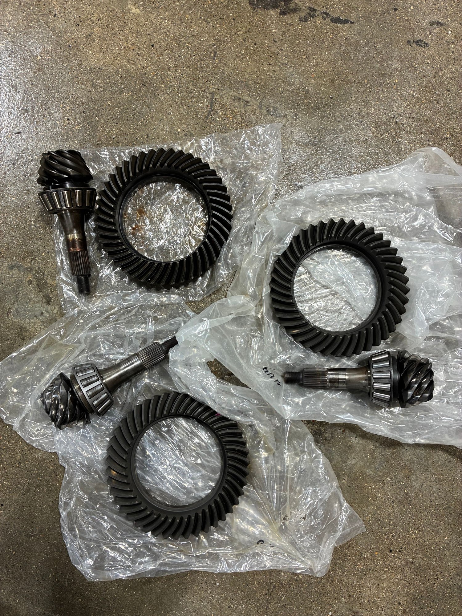 Drivetrain - Differential gear parts and subframe brace - Used - 1993 to 2002 Mazda RX-7 - Lexington, KY 40508, United States