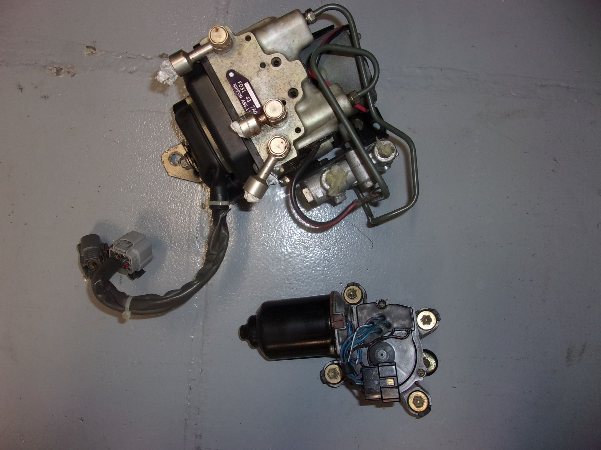 Engine - Exhaust - Hard-To-Find Parts #10 - Used - 1993 to 1995 Mazda RX-7 - Murfreesboro, TN 37130, United States