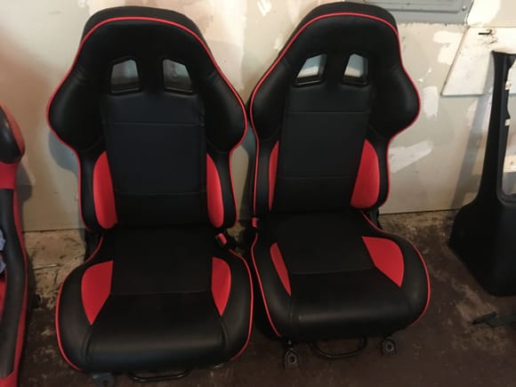 Reclinable PVC leather seats