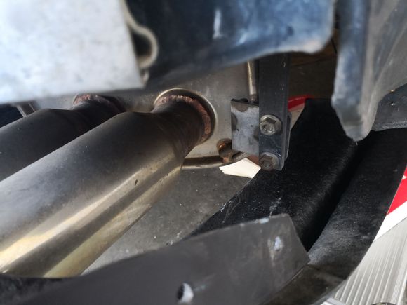 Exhaust hanger clashes with diffuser

