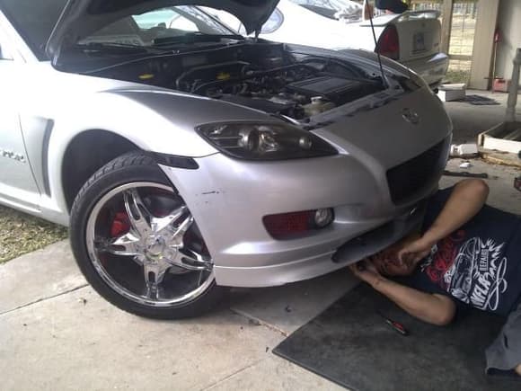 My lil Bro puttin some screws back on! N i smoked my side marker lights to!