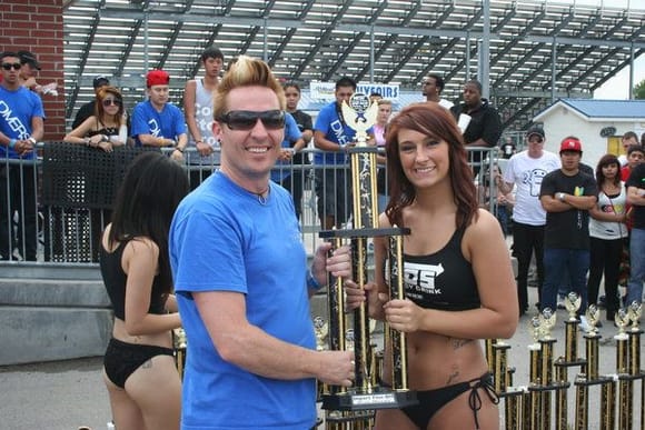 jimmy getting his trophy at ifo