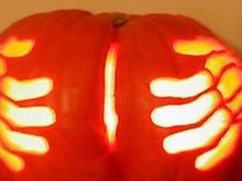 kiss_my_ass_pumpkin_funny_picture_funfry_orig.jpg