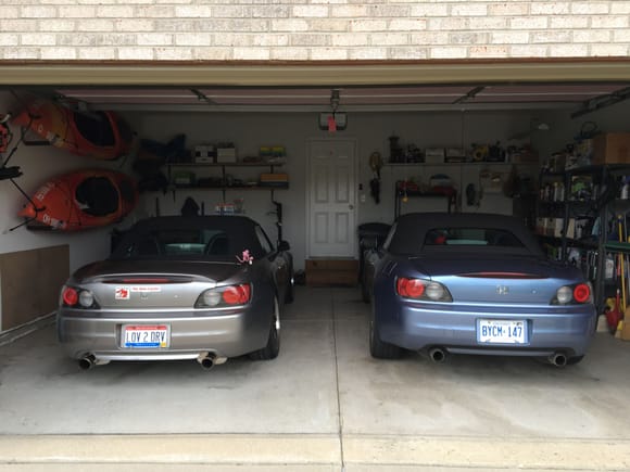 Garage looks good with 2 S2000's in it....  just need to put zenairdave on a bus home!