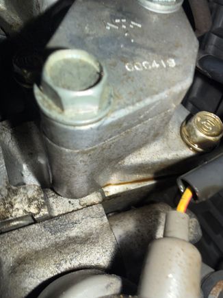 Can see the oil spilling from the bottom of tct and bolt head