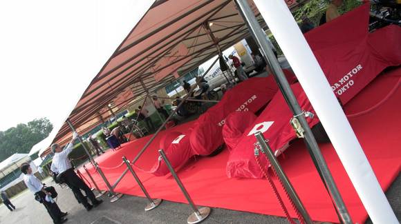 Honda-Stand-setting-up.jpg
