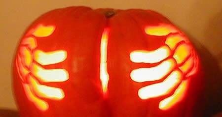 kiss_my_ass_pumpkin_funny_picture_funfry_orig.jpg