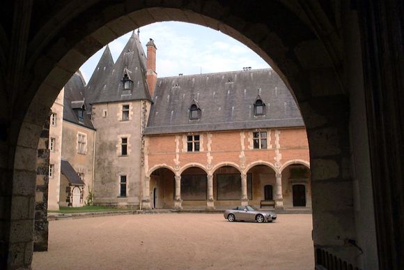 Chateau de la Verrerie courtyard