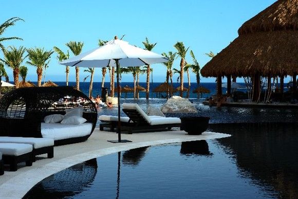 Bubble bed in pool