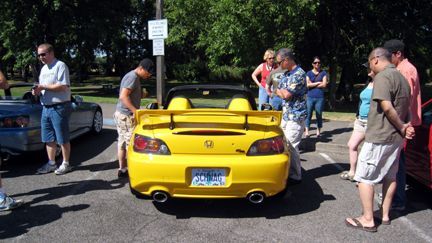 s 8 checking out jims car.jpg