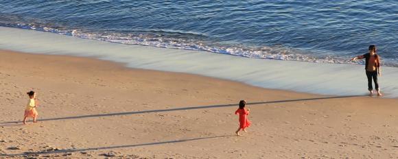 IMG_0583 090115 mom_kids_beach.jpg