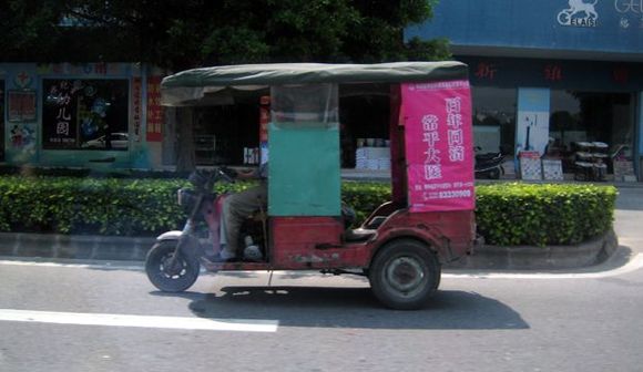17 3 wheel taxi.jpg