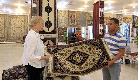 733 Happy buyer and seller.JPG