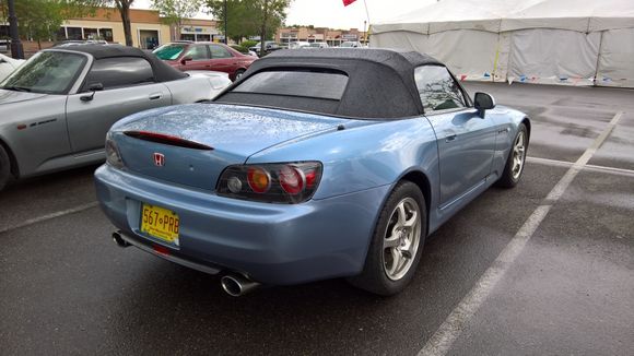 last time i saw the old S, delivering it to its new owner. the rain on that day was fitting