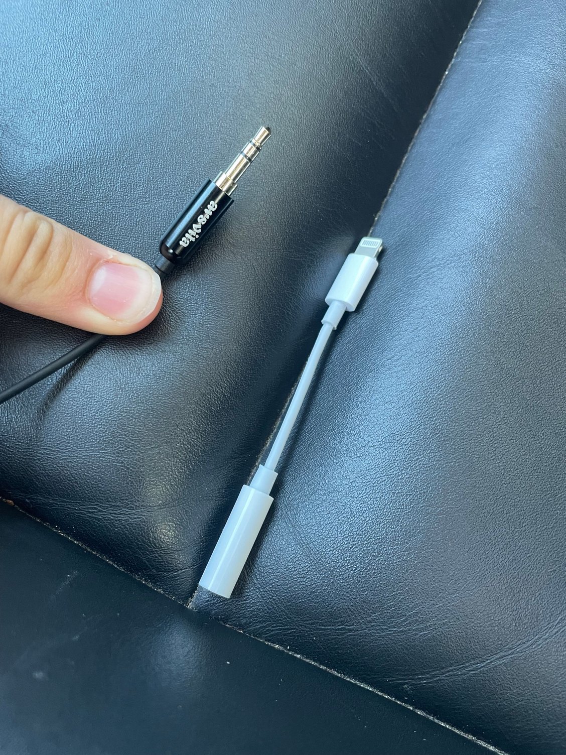 This is the end of it and how I connect it to my phone 