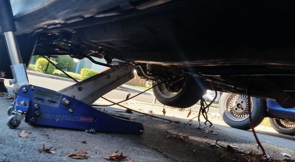 picture showing how stiff the ant10 (sciontc) frame is, its missing the tunnel but yet still jacks up flat.