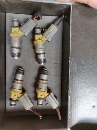 650cc injectors. Good for 500bhp. Just taken off car as going for 1050cc £165