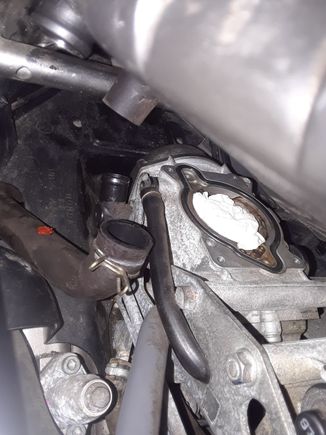 How in the fck am i suppose to reconnect these hoses? If i give my hands the absolute minimum amouny of room even less than that the hoses are literally too short to connect