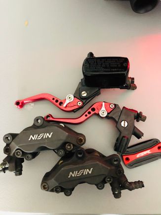 CBR600F4i calipers, master cylinder, and levers for better braking.   Even got a new reservoir cap. 😂😉