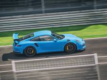 Riviera blue Porsche GT3RS. Facebook: Lummi